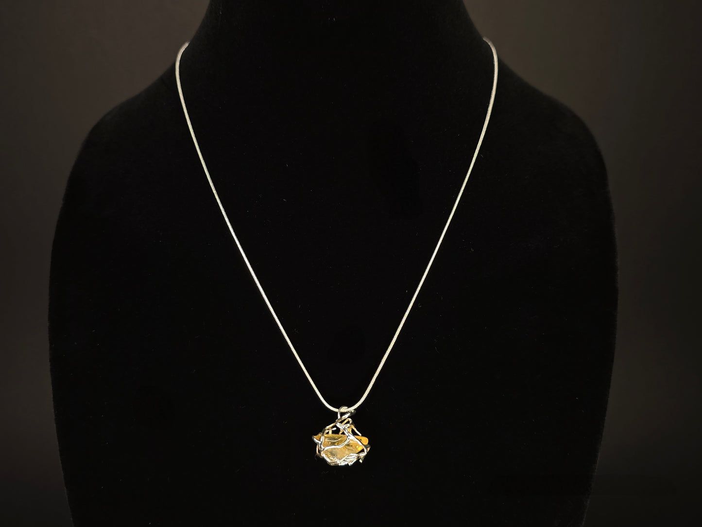Refined Radiance: Natural Citrine Necklace