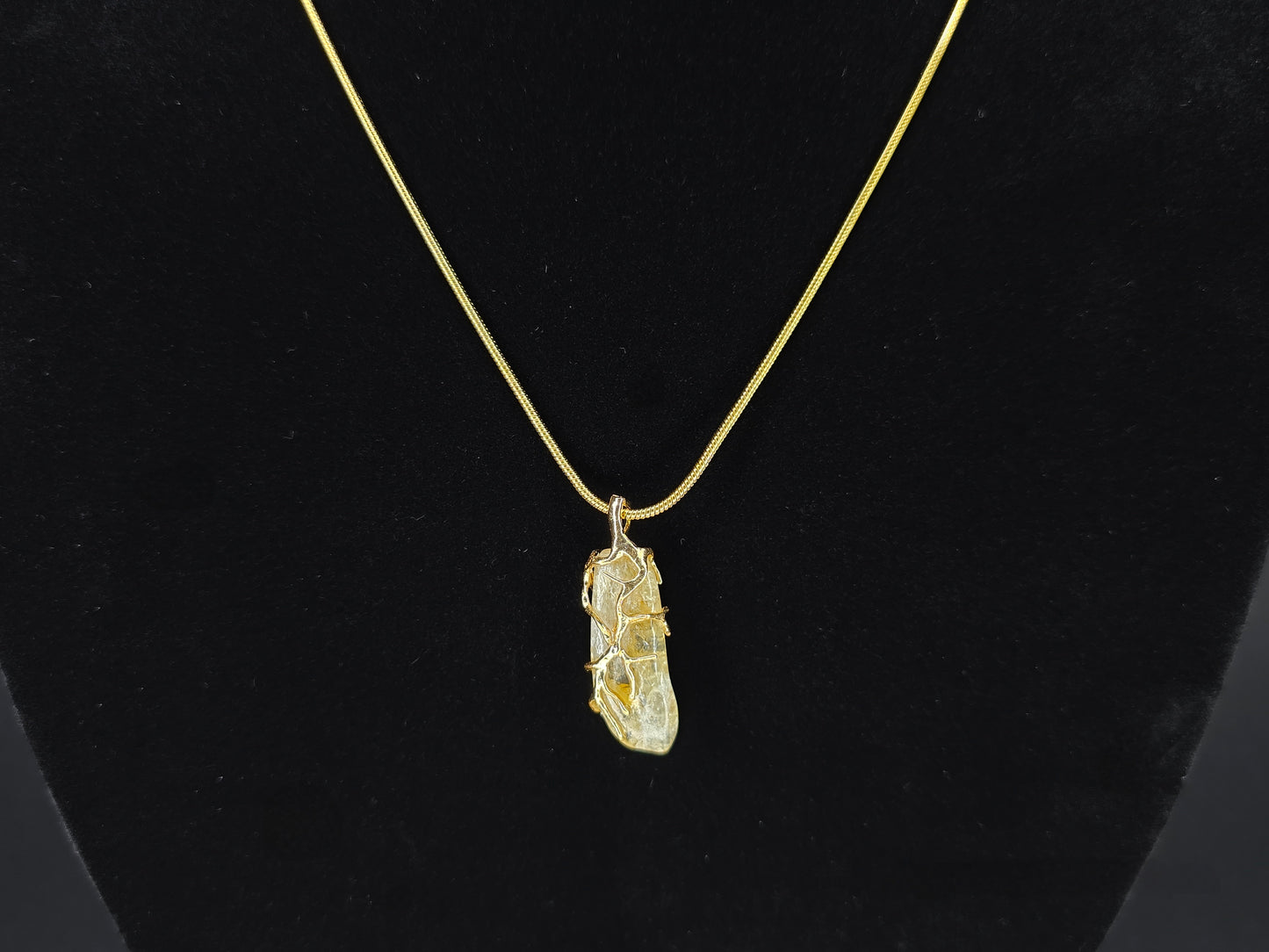 Radiant Citrine Pendant Necklace – Exquisitely Handcrafted with Natural Elegance