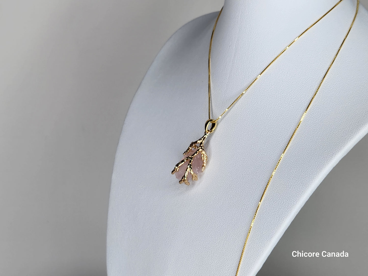 Collier délicat avec pendentif en quartz rose fait à la main et chaîne réglable