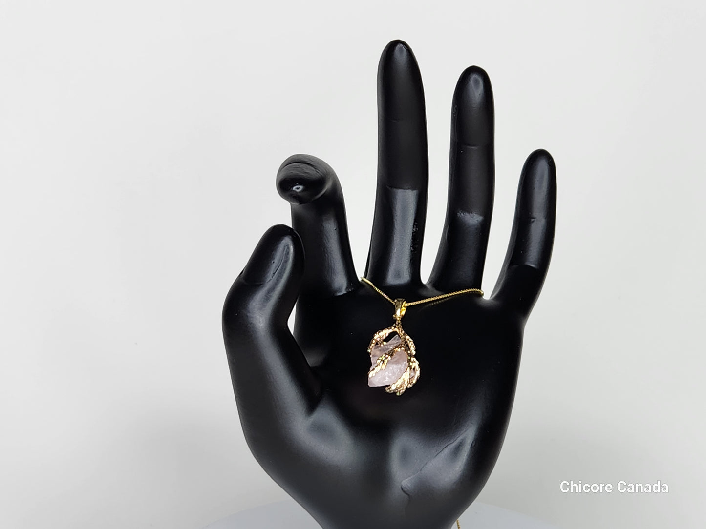 Collier délicat avec pendentif en quartz rose fait à la main et chaîne réglable