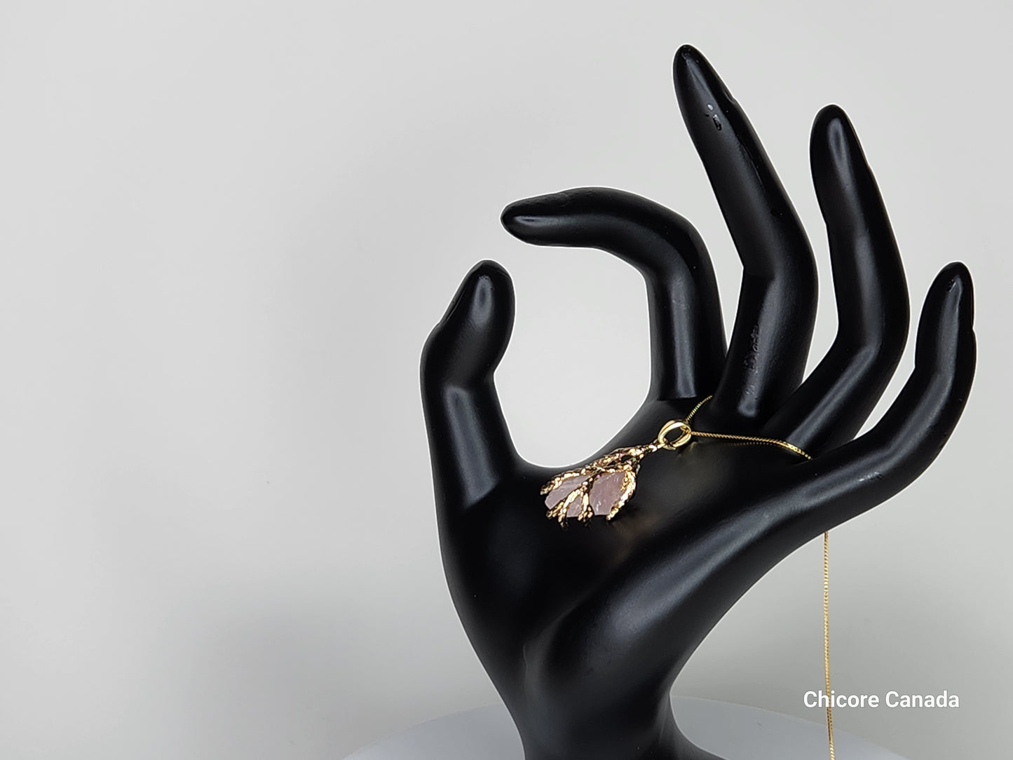 Collier délicat avec pendentif en quartz rose fait à la main et chaîne réglable