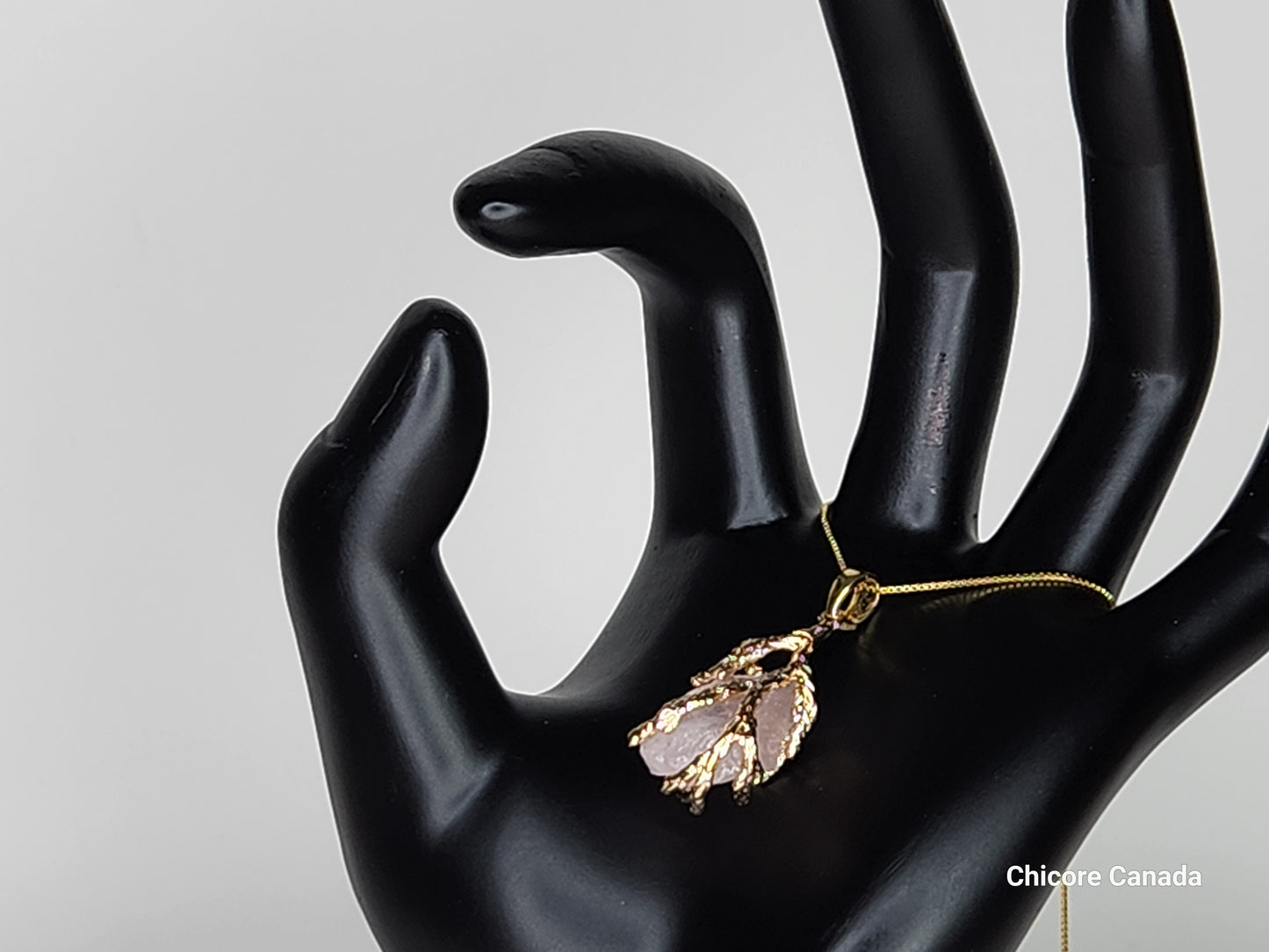 Collier délicat avec pendentif en quartz rose fait à la main et chaîne réglable