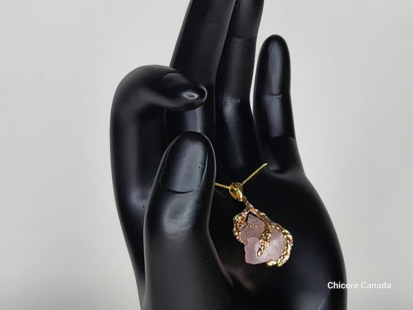 Collier délicat avec pendentif en quartz rose fait à la main et chaîne réglable