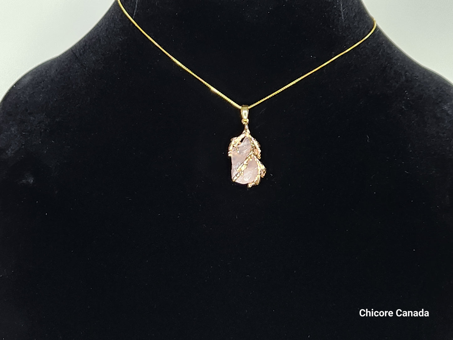 Collier délicat avec pendentif en quartz rose fait à la main et chaîne réglable