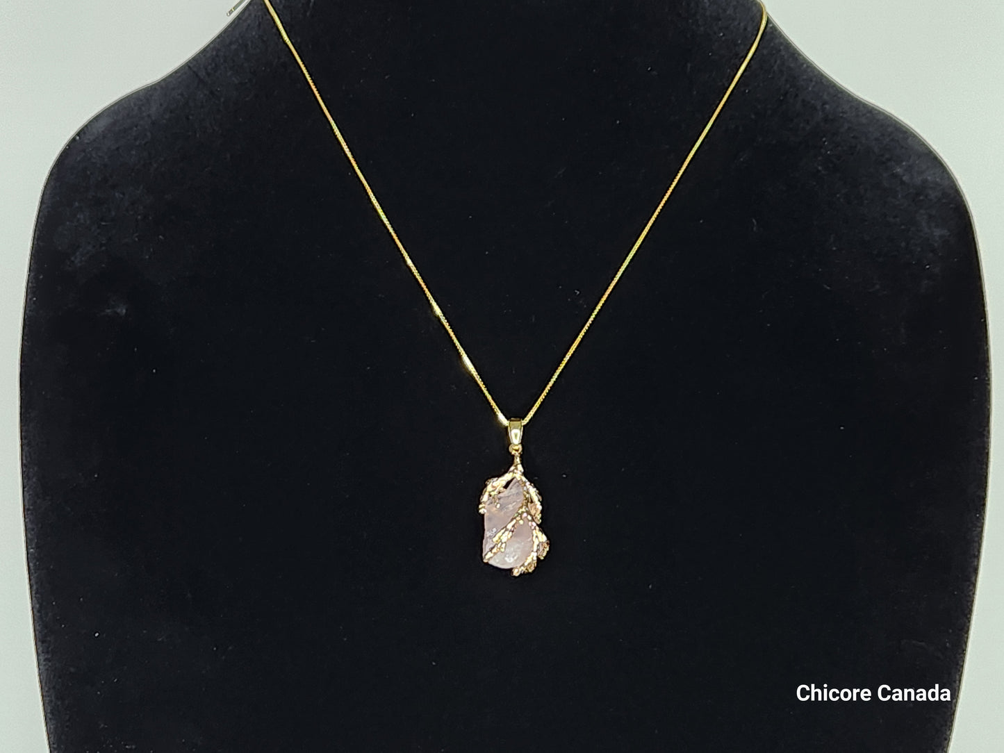 Collier délicat avec pendentif en quartz rose fait à la main et chaîne réglable