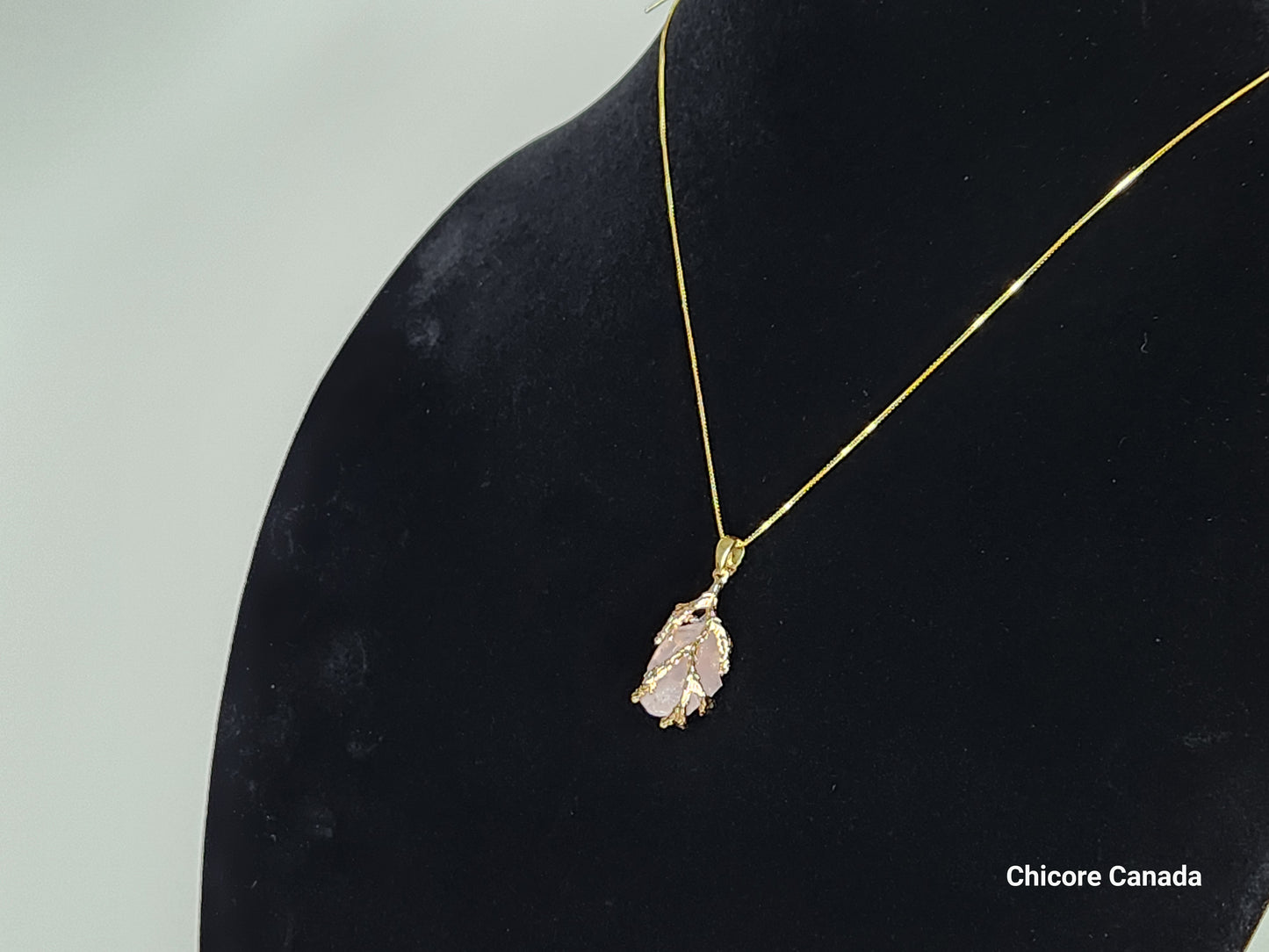 Collier délicat avec pendentif en quartz rose fait à la main et chaîne réglable