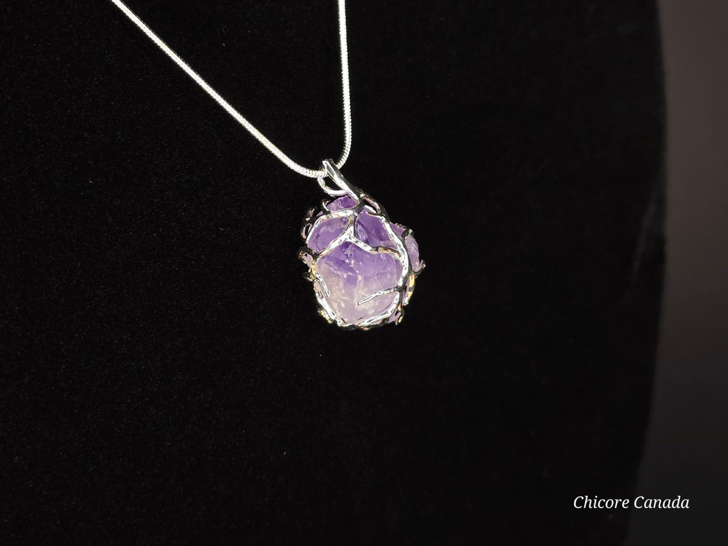 Magnifique collier avec pendentif en pierre naturelle d'améthyste