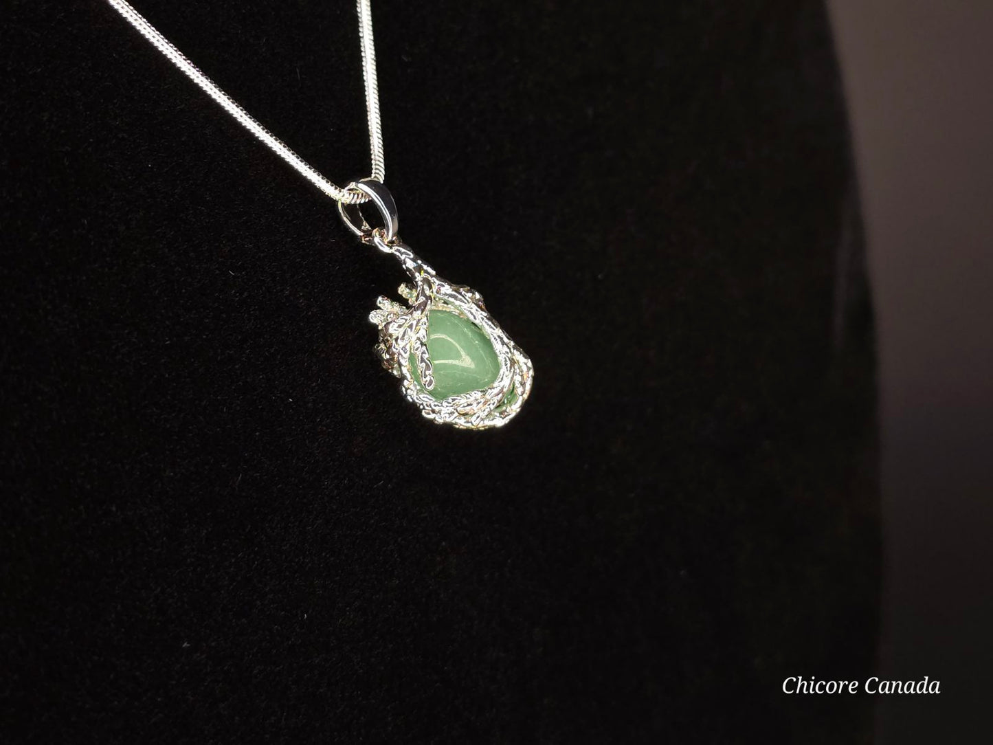 Collier pendentif en jade naturel fait main élégant – Un symbole de grâce intemporelle
