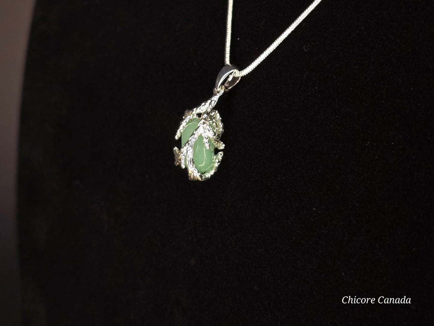 Collier pendentif en jade naturel fait main élégant – Un symbole de grâce intemporelle