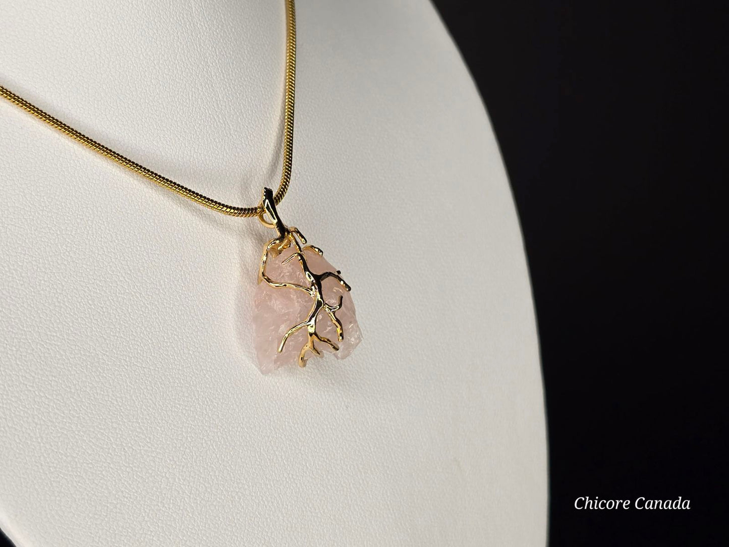Collier pendentif en quartz rose fait main : une élégance intemporelle