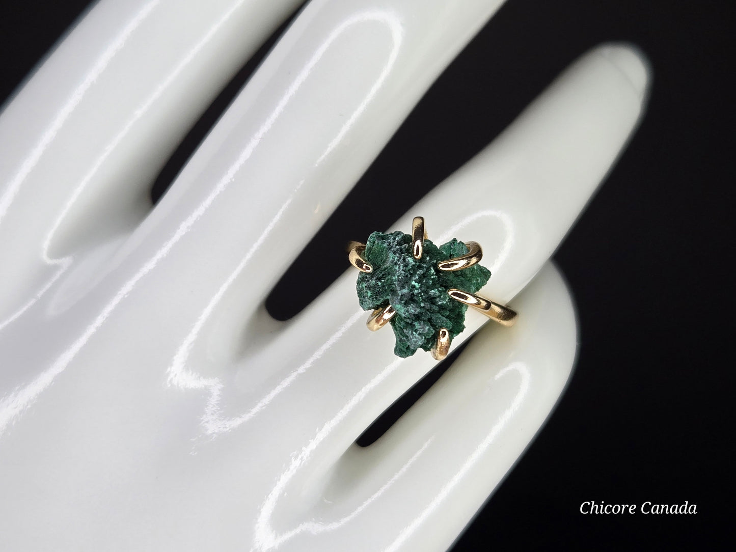 Sculpted by Nature – Elegant Raw Malachite Ring with Adjustable Band