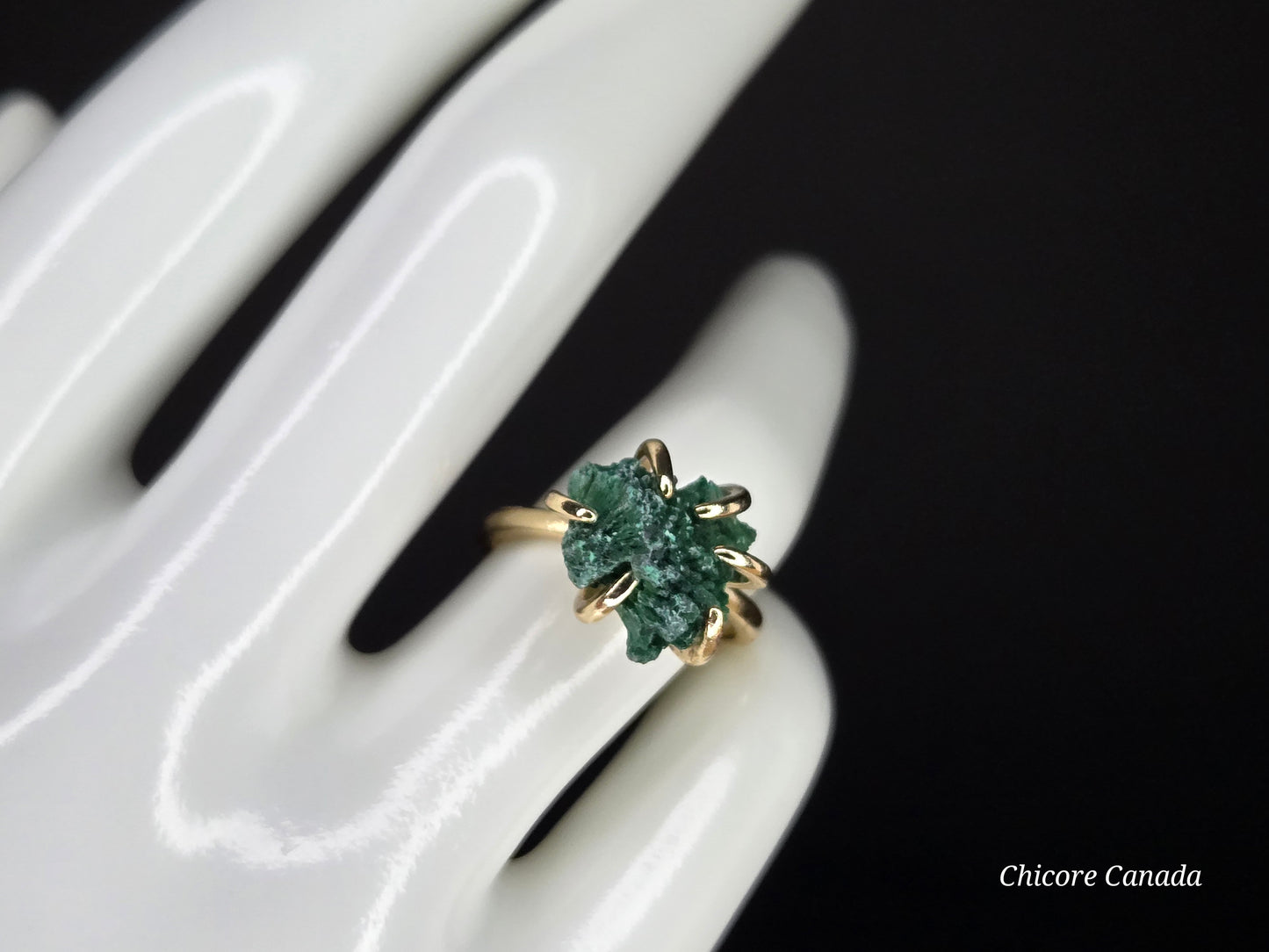 Sculpted by Nature – Elegant Raw Malachite Ring with Adjustable Band