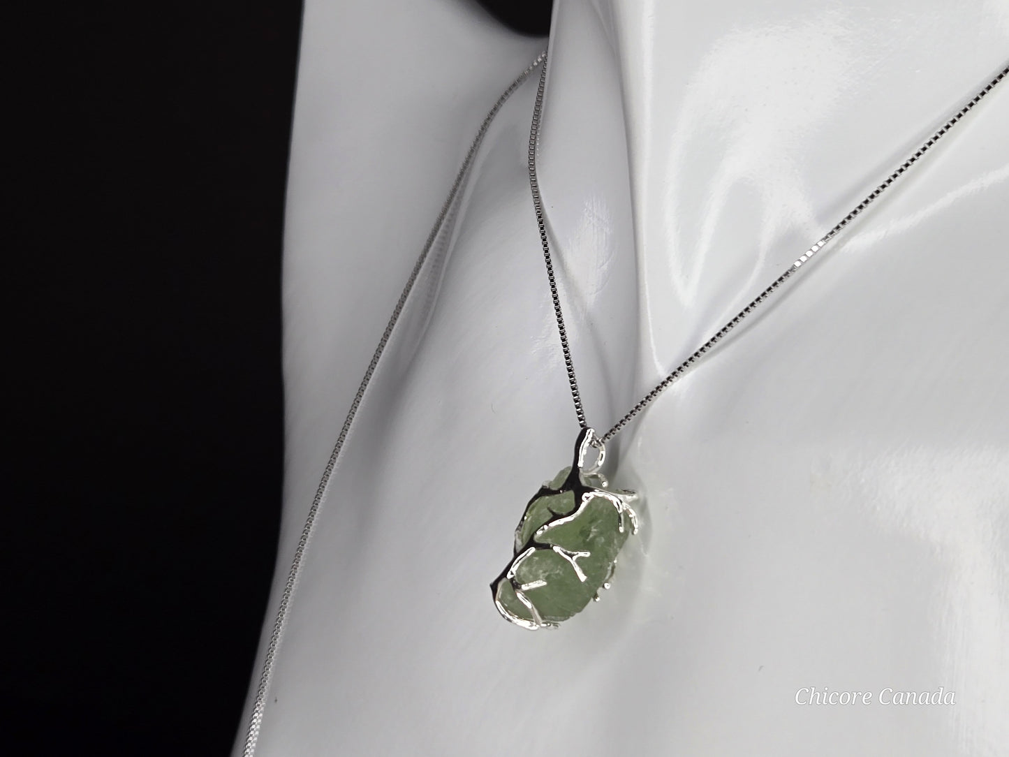 Sophisticated Handmade Natural Raw Green Fluorite Pendant Necklace – Exquisite Artisan Design