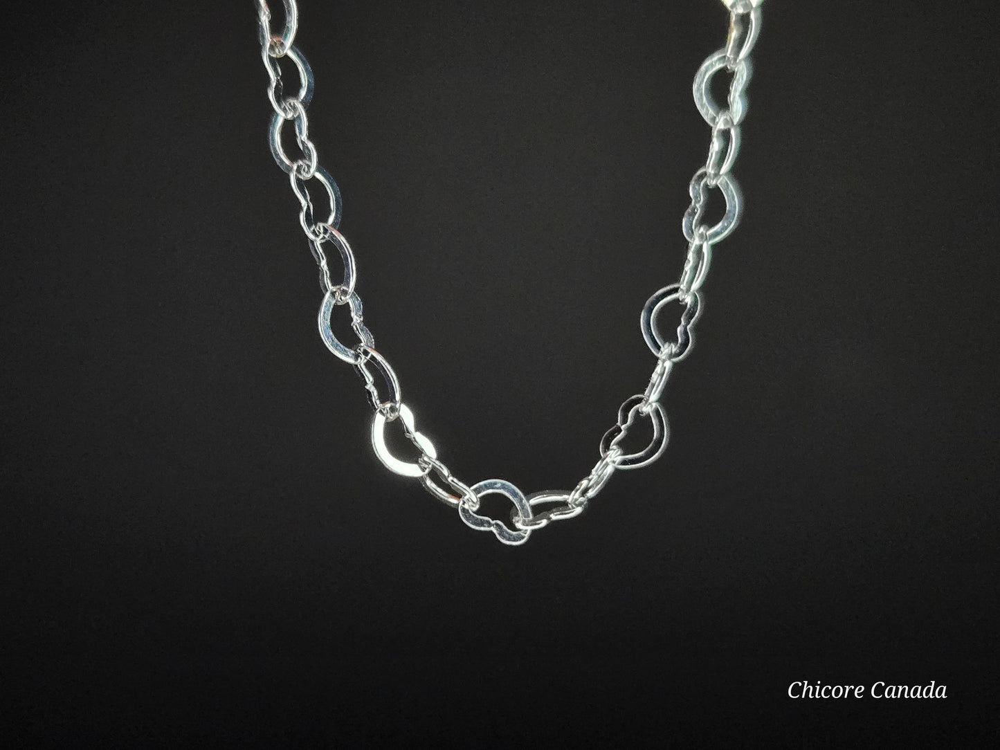 Elegant Heart Link Bracelet – A Timeless Symbol of Love