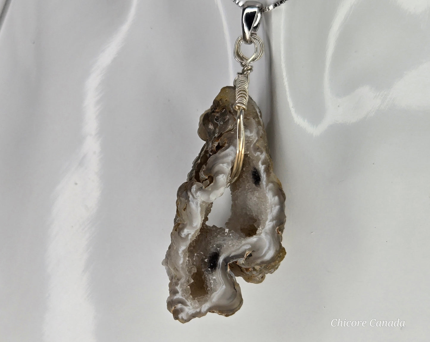 Agate Geode Slice Pendant – Shine Bright with Natural Crystal Sparkle