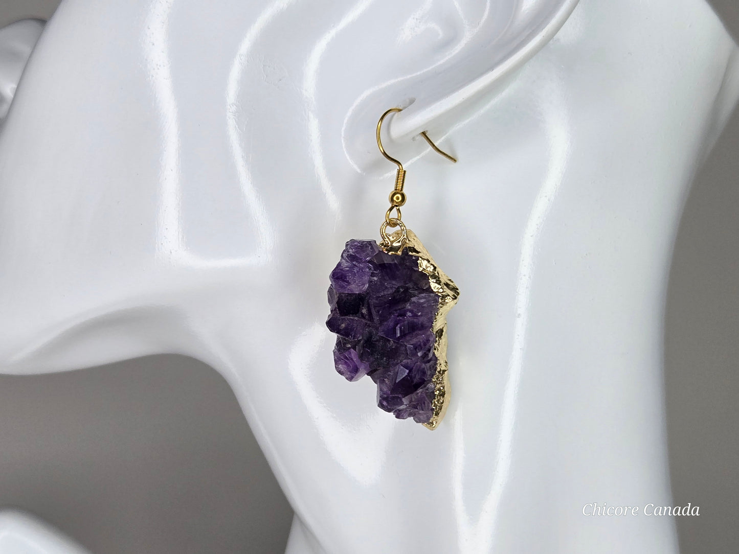 Boucles d'oreilles tendance en grappe d'améthyste d'Asimetrik - Un accessoire frappant et élégant