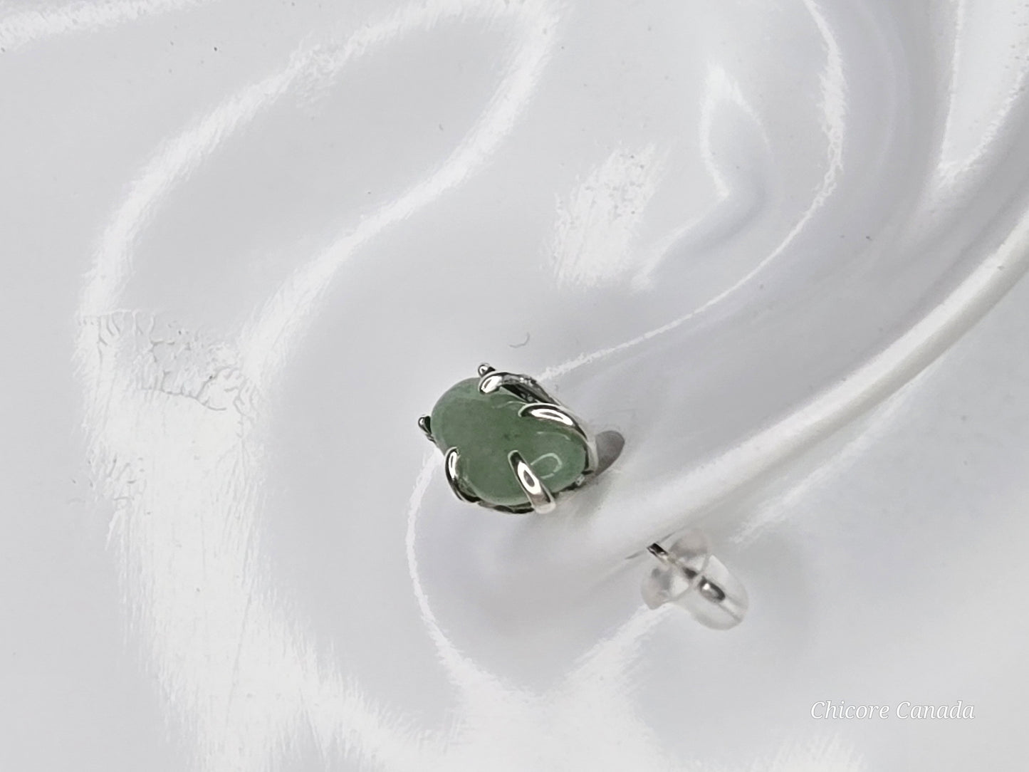 Boucles d'oreilles à tige en argent fabriquées à la main avec du jade véritable
