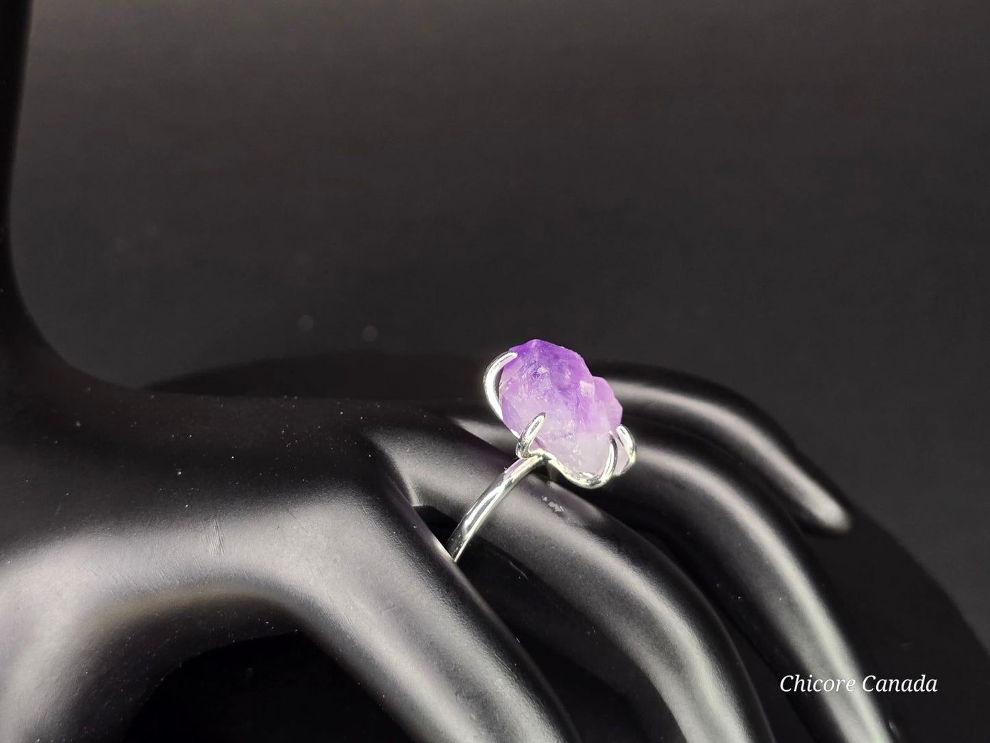 Bague élégante en améthyste ajustable faite à la main – Une déclaration de grâce intemporelle