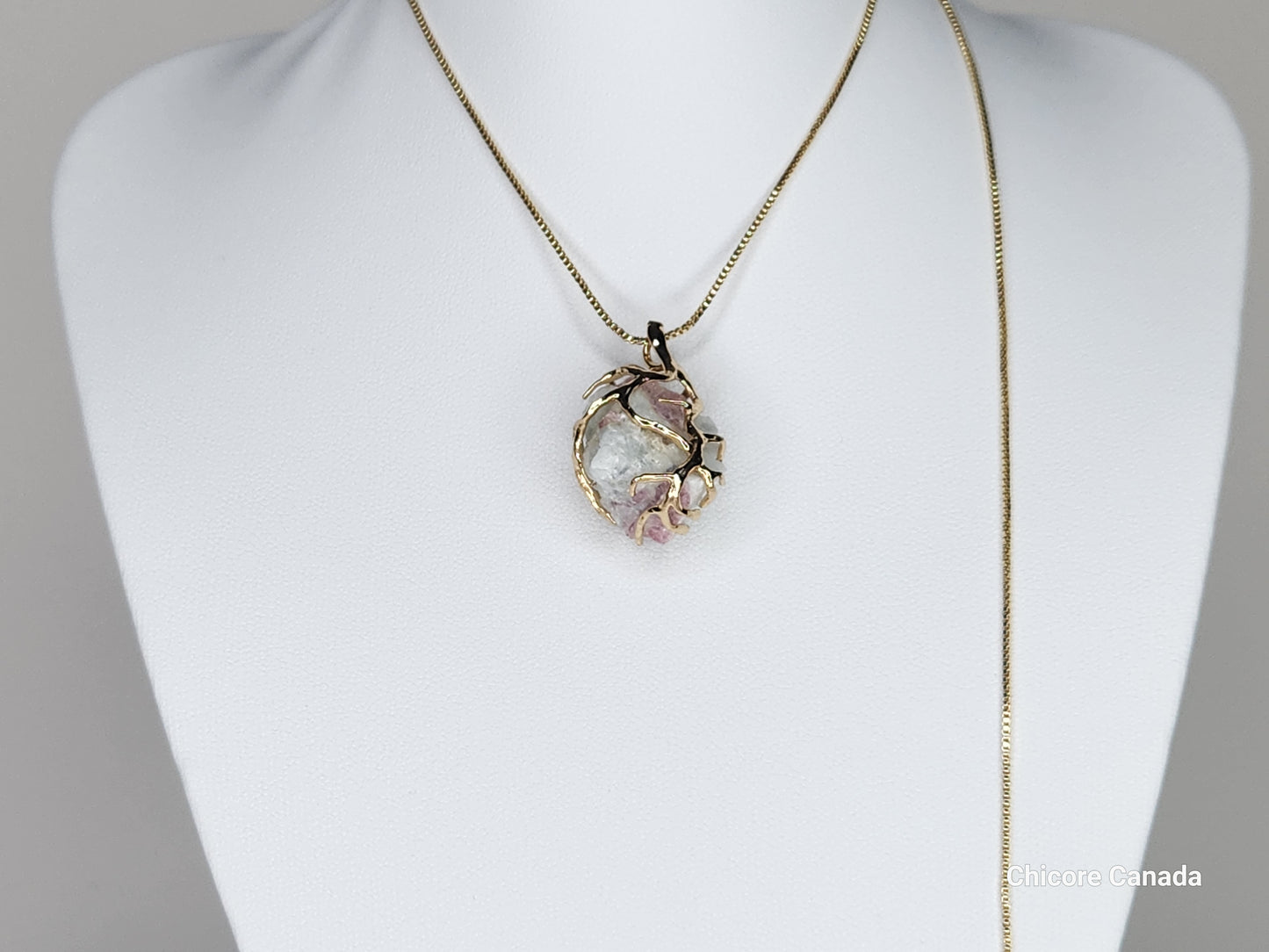 Collier pendentif en tourmaline rose naturelle brute fait main – Une élégance sophistiquée