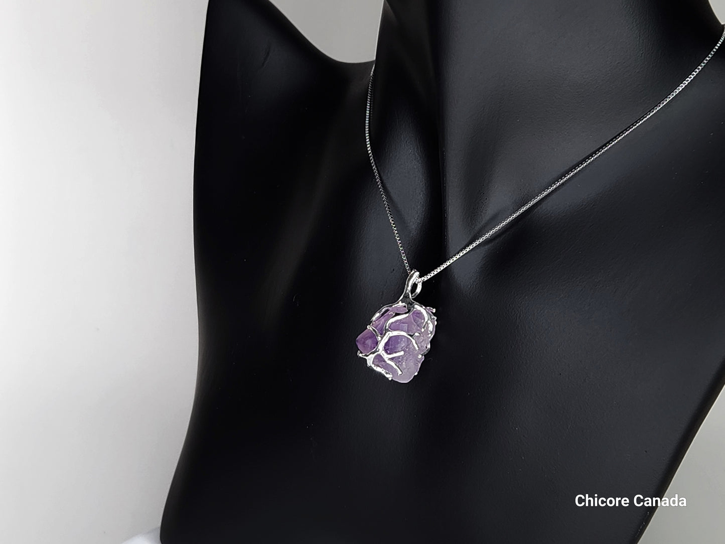 Pendentif exquis en améthyste brute naturelle fait à la main avec collier réglable