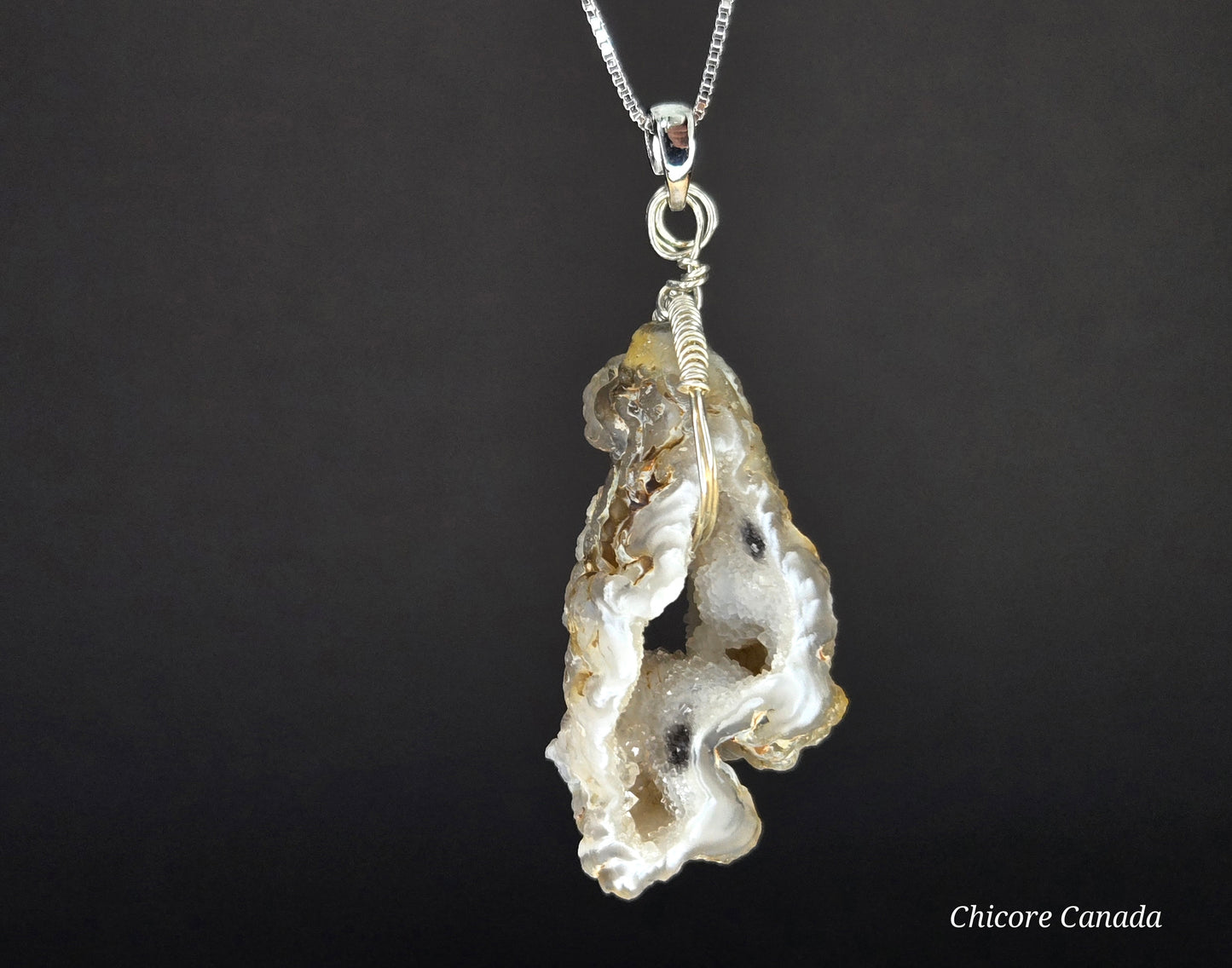 Agate Geode Slice Pendant – Shine Bright with Natural Crystal Sparkle