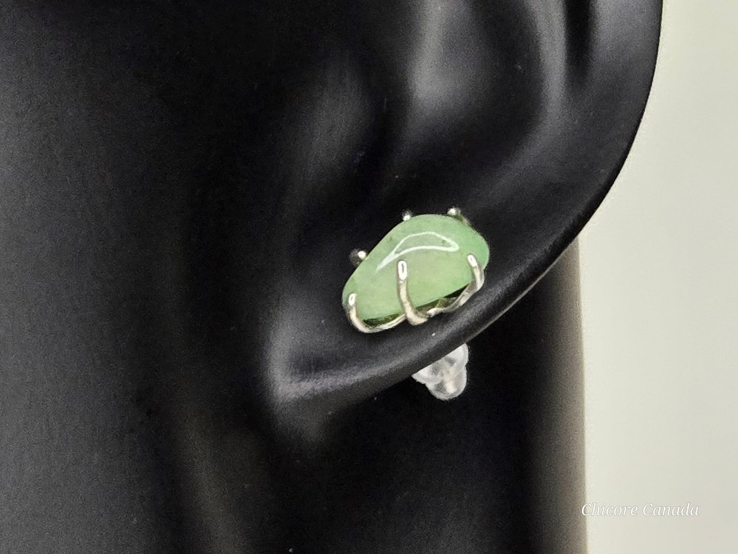 Boucles d'oreilles à tige en argent fabriquées à la main avec du jade véritable