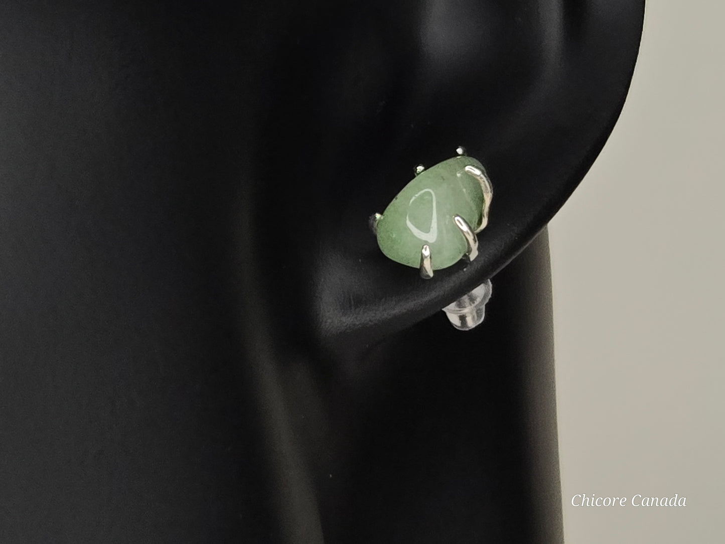 Boucles d'oreilles à tige en argent fabriquées à la main avec du jade véritable