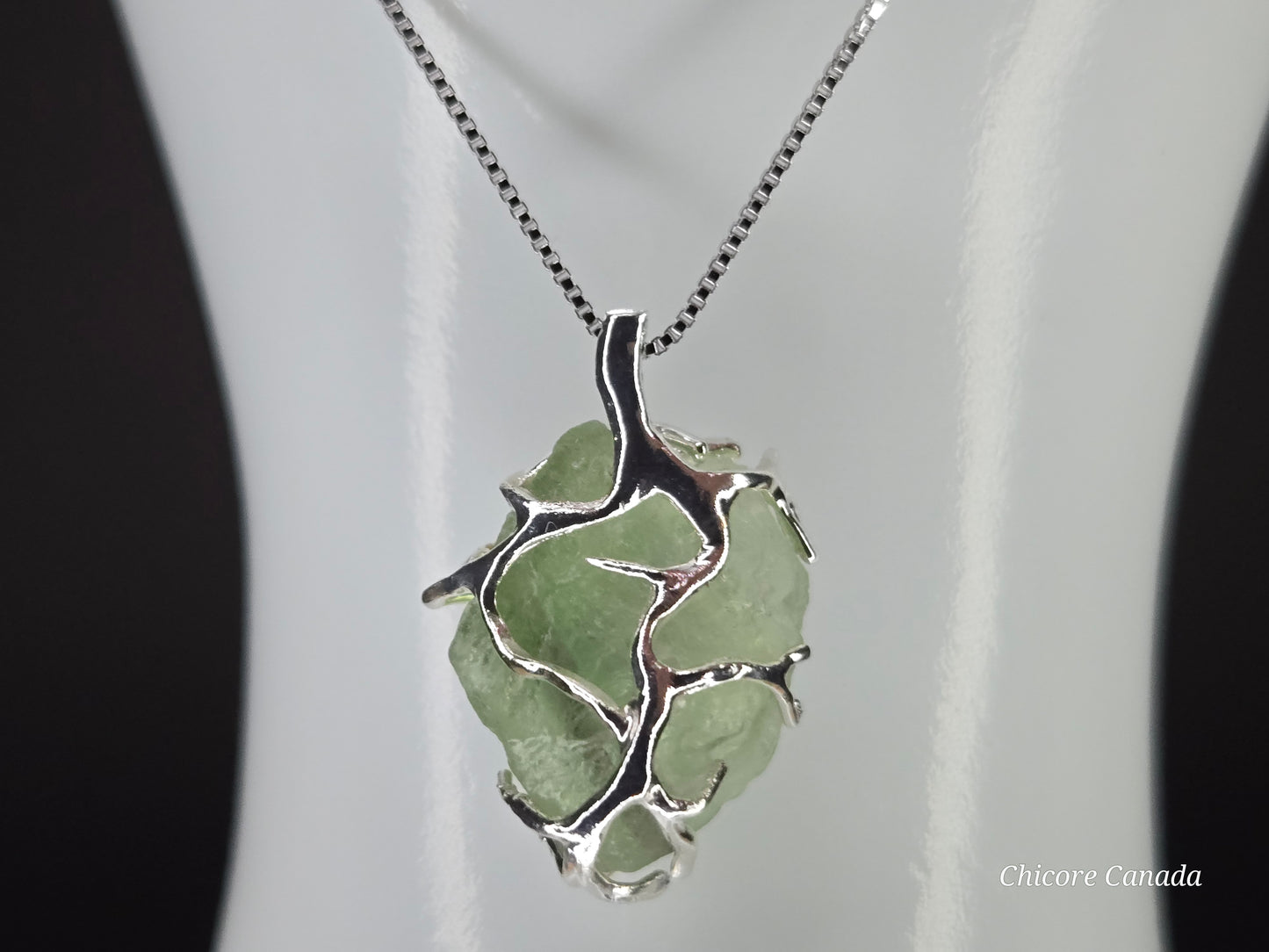 Sophisticated Handmade Natural Raw Green Fluorite Pendant Necklace – Exquisite Artisan Design