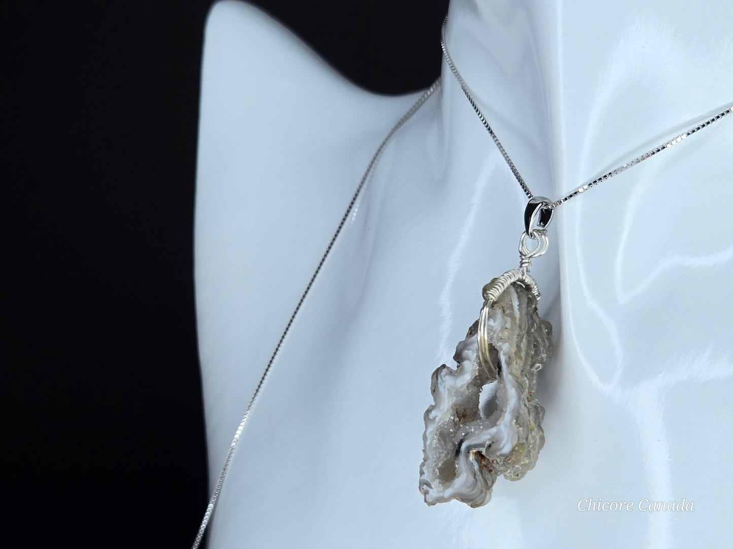 Agate Geode Slice Pendant – Shine Bright with Natural Crystal Sparkle