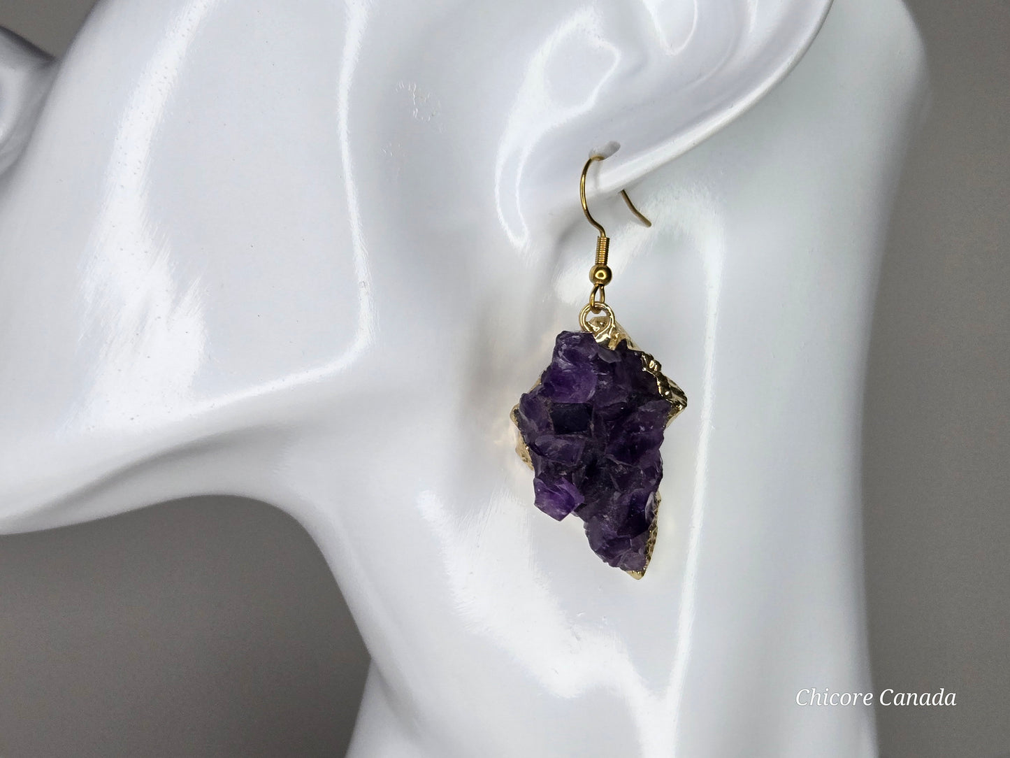Boucles d'oreilles tendance en grappe d'améthyste d'Asimetrik - Un accessoire frappant et élégant