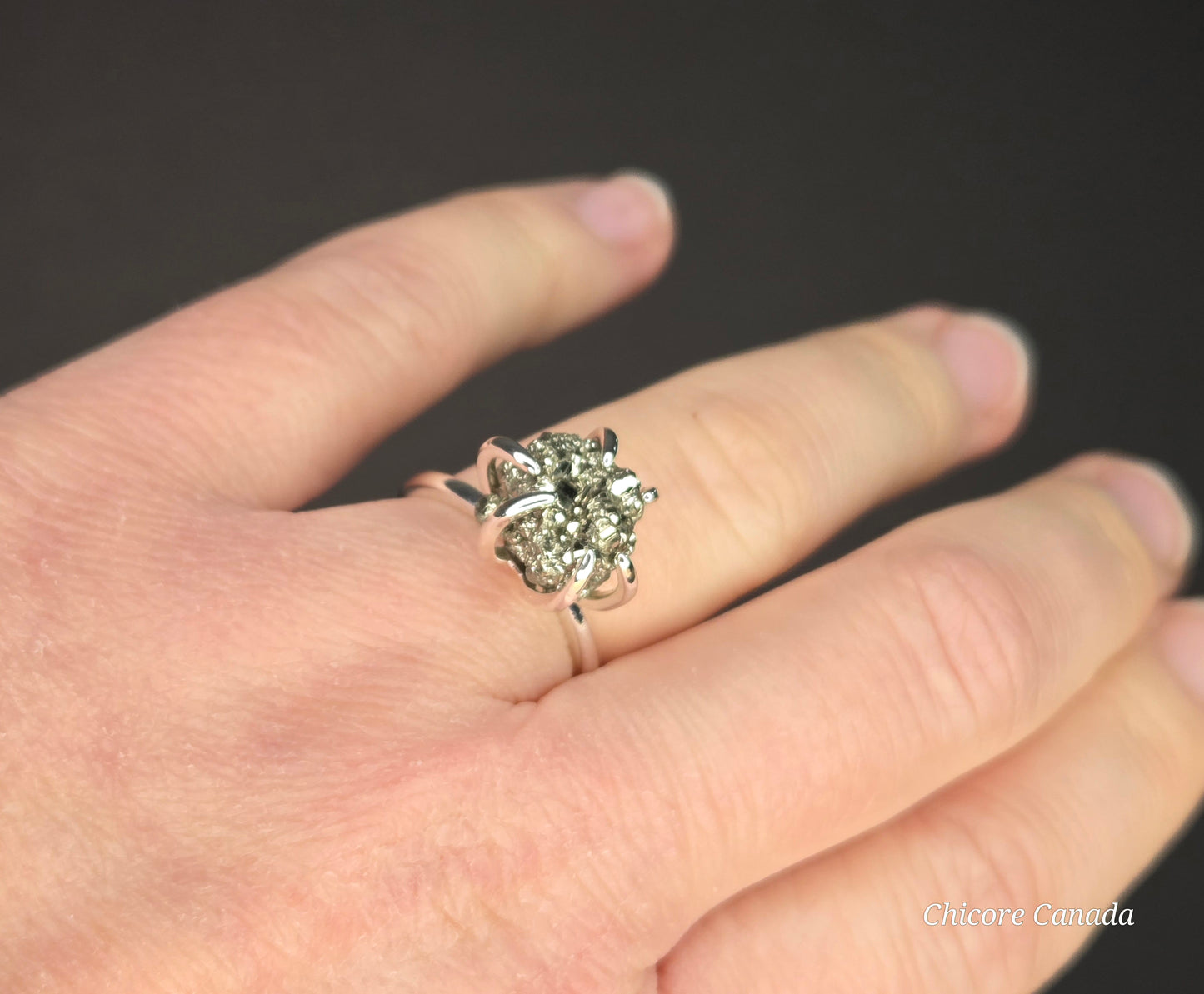 Bague ajustable en pyrite brute faite à la main – Élégance naturelle