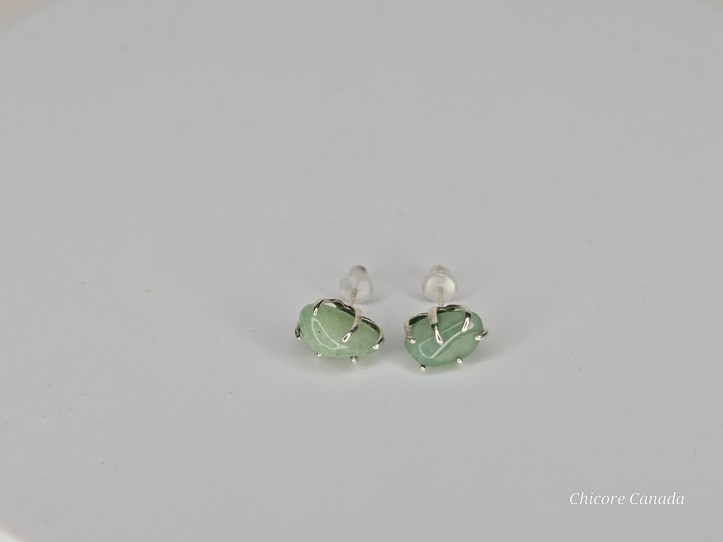 Boucles d'oreilles à tige en argent fabriquées à la main avec du jade véritable