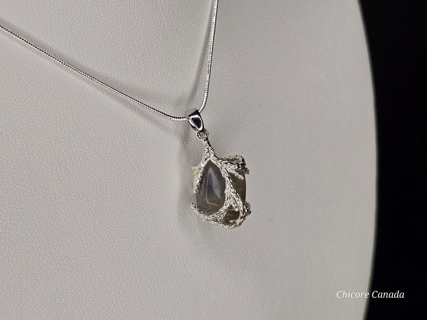 Collier pendentif en pierre de lune naturelle fait main exquis – une touche d’élégance intemporelle