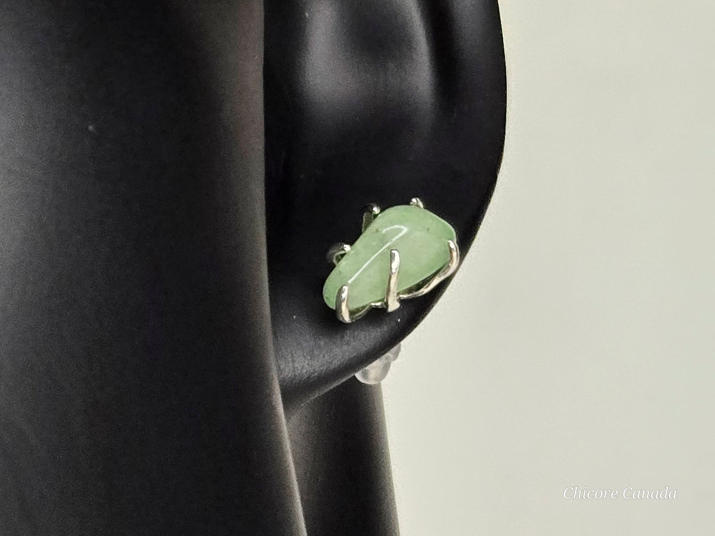 Boucles d'oreilles à tige en argent fabriquées à la main avec du jade véritable