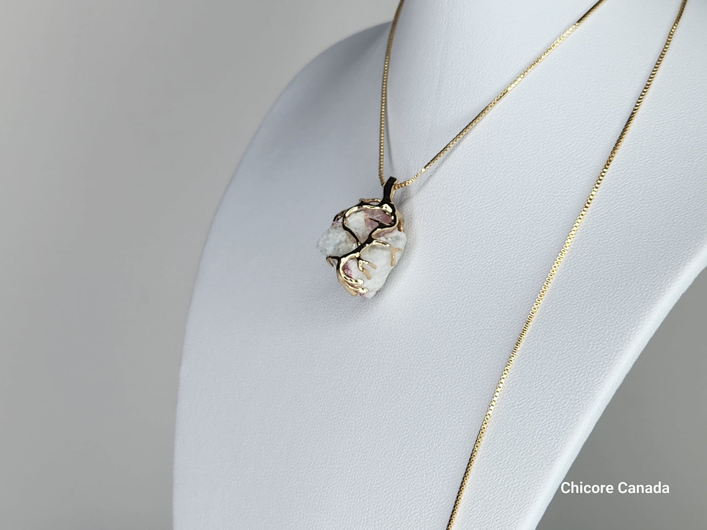 Collier pendentif en tourmaline rose naturelle brute fait main – Une élégance sophistiquée