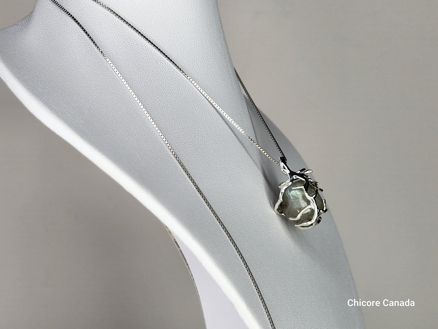 Pendentif en pierre de lune naturelle fait à la main avec collier réglable – Design élégant et intemporel