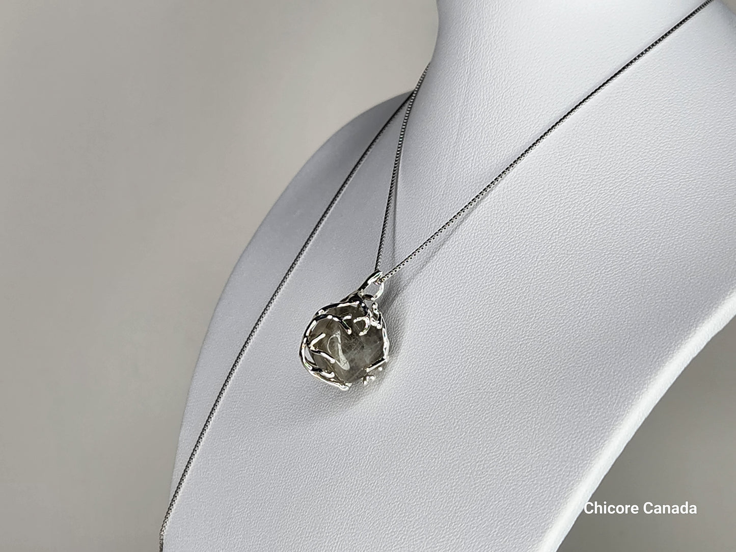 Pendentif en pierre de lune naturelle fait à la main avec collier réglable – Design élégant et intemporel