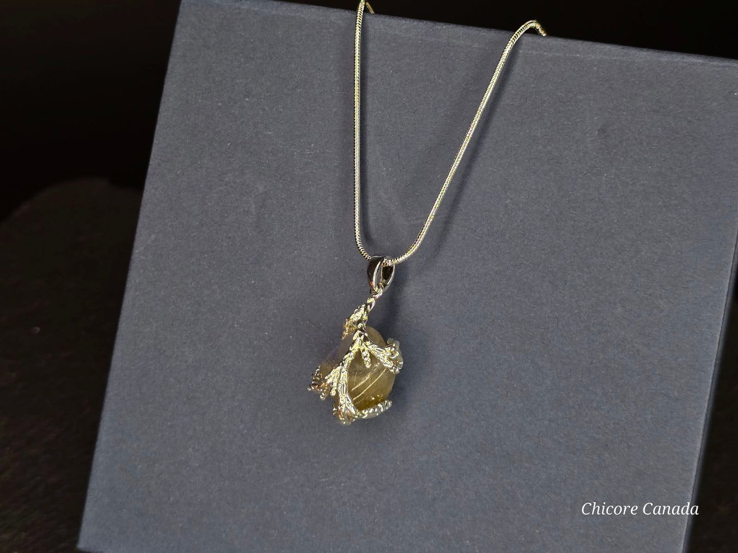 Collier pendentif en pierre de lune naturelle fait main exquis – une touche d’élégance intemporelle