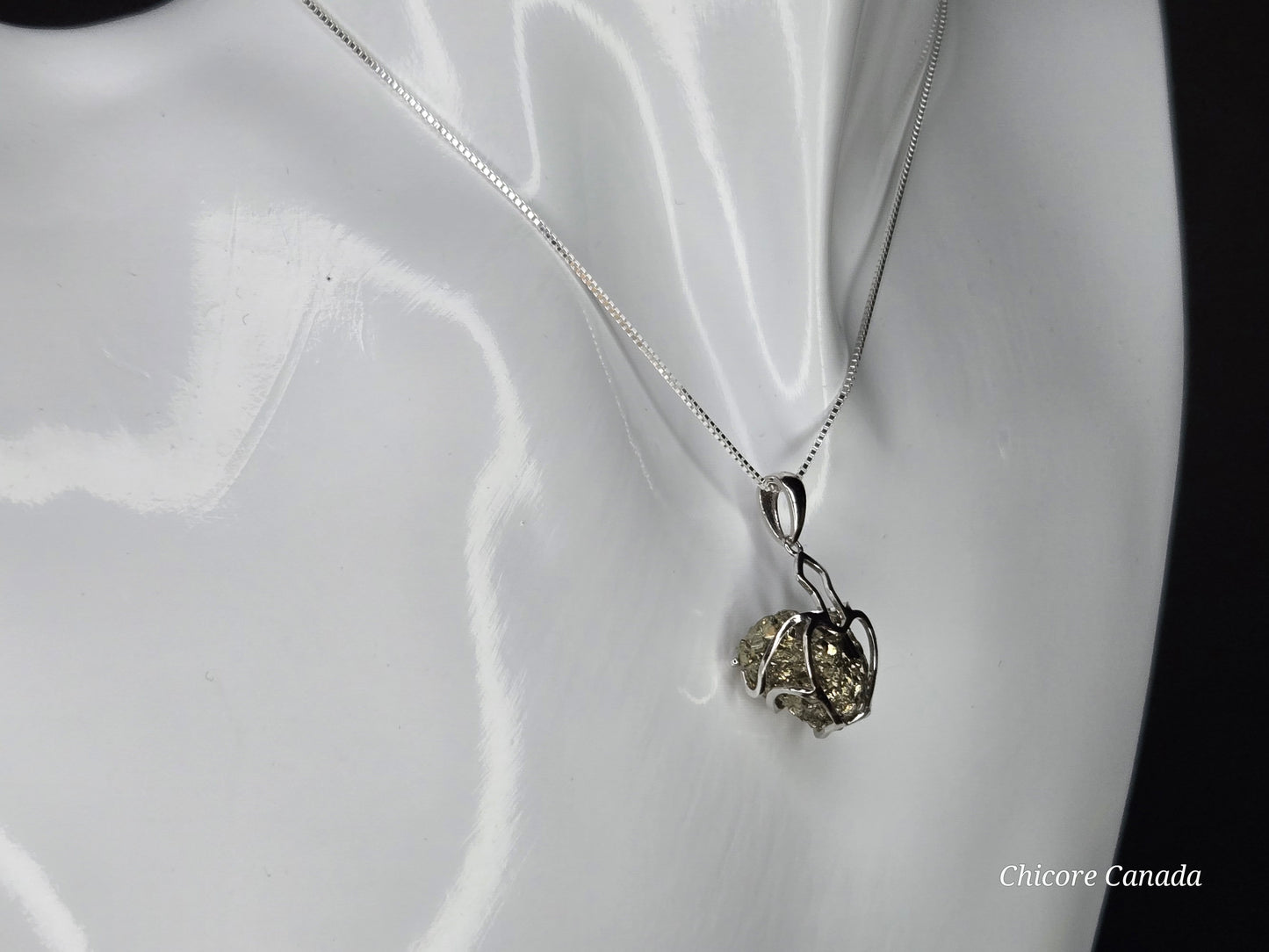 Timeless Elegance – Heart-Shaped Pyrite Pendant in 925 Sterling Silver with Adjustable Chain