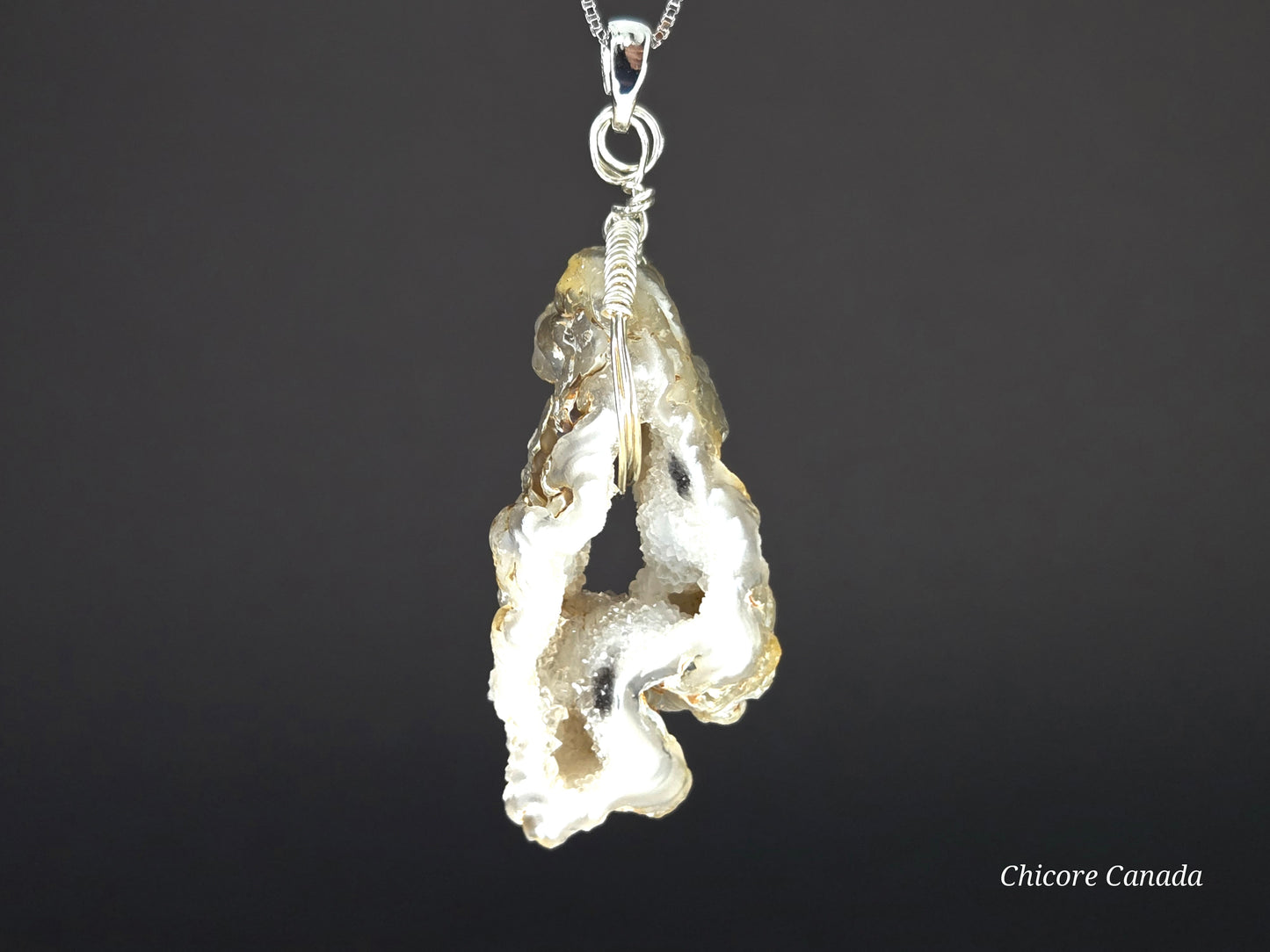 Agate Geode Slice Pendant – Shine Bright with Natural Crystal Sparkle