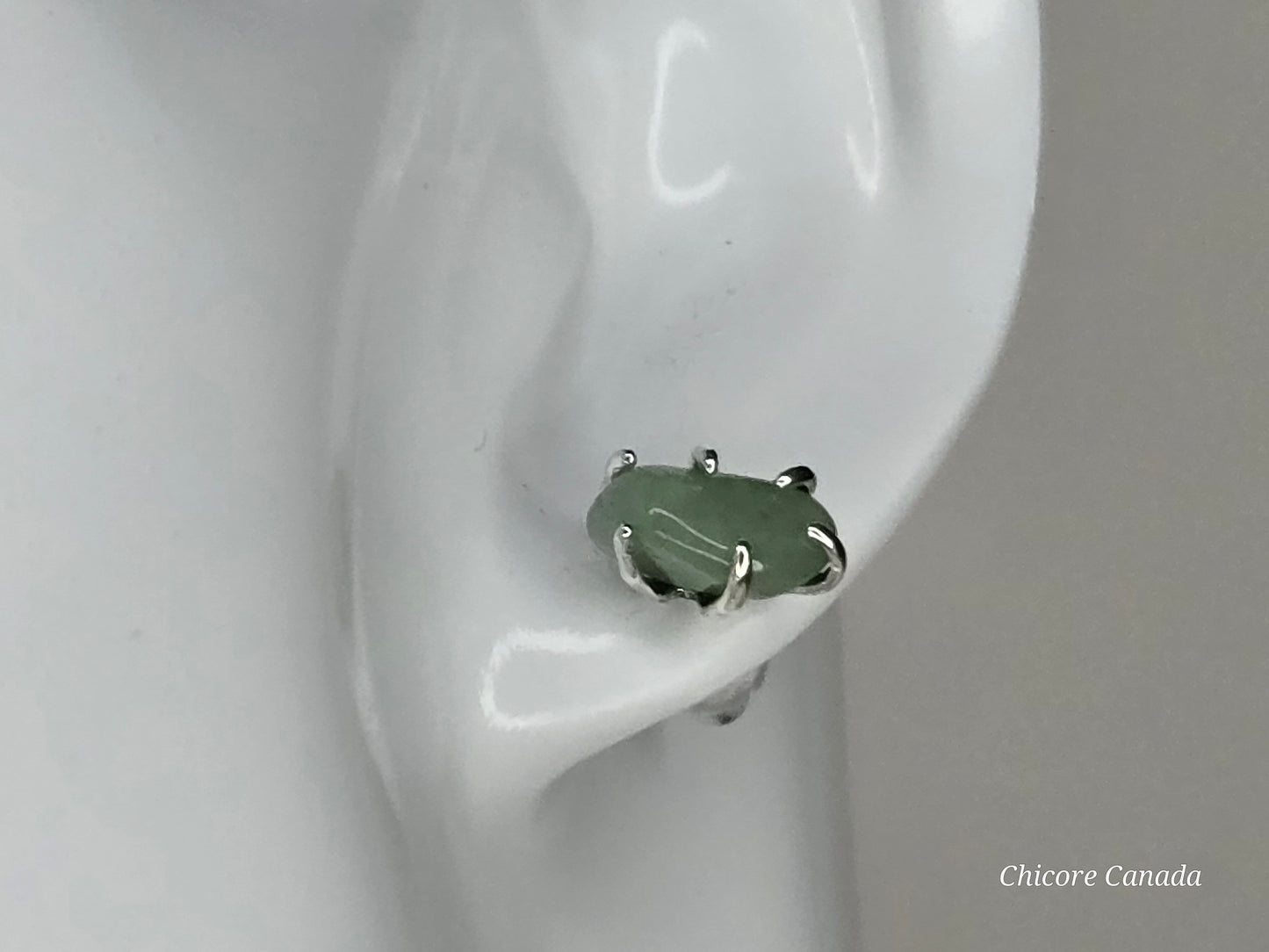 Boucles d'oreilles à tige en argent fabriquées à la main avec du jade véritable