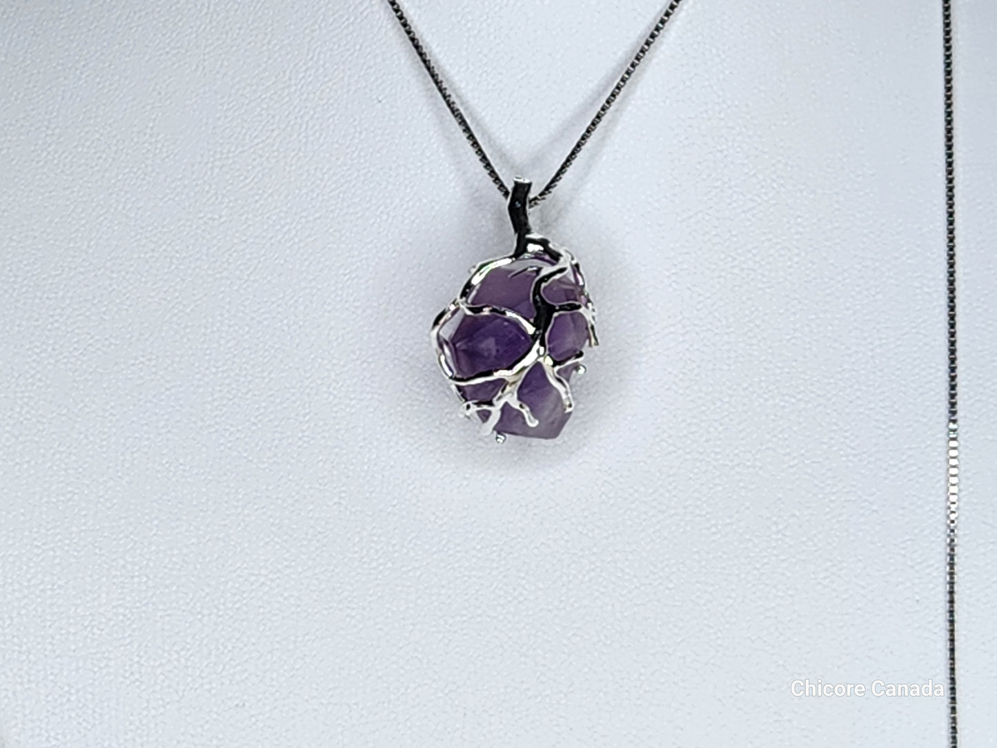 Pendentif exquis en améthyste brute naturelle fait à la main avec collier réglable