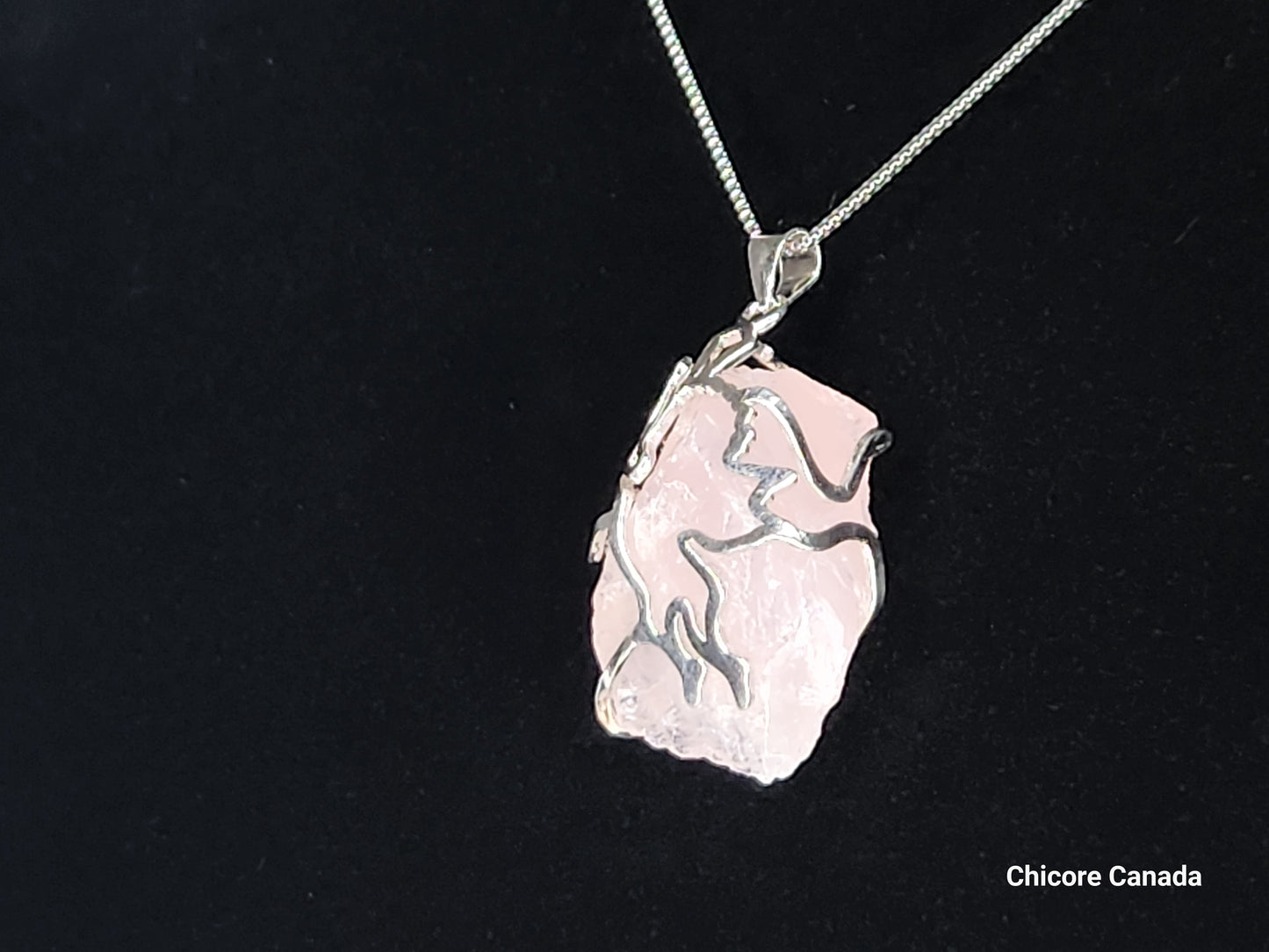 Pendentif Cupidon artisanal en argent sterling 925 avec cristal de quartz rose et collier réglable – Une touche d'élégance romantique intemporelle