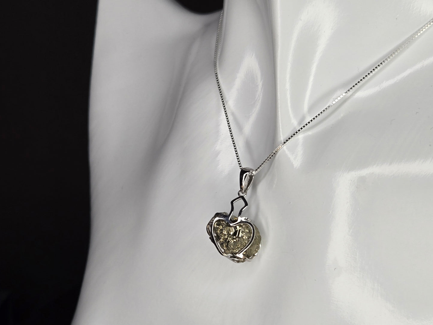 Timeless Elegance – Heart-Shaped Pyrite Pendant in 925 Sterling Silver with Adjustable Chain
