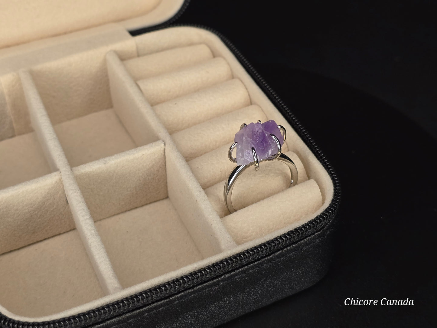 Beauté artisanale en améthyste : bague artisanale élégante et ajustable