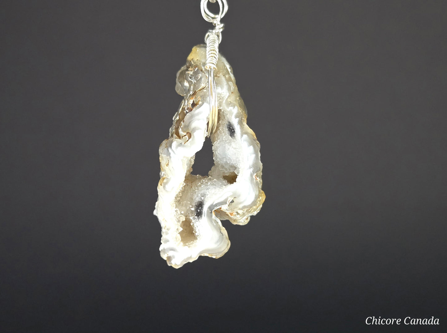 Agate Geode Slice Pendant – Shine Bright with Natural Crystal Sparkle