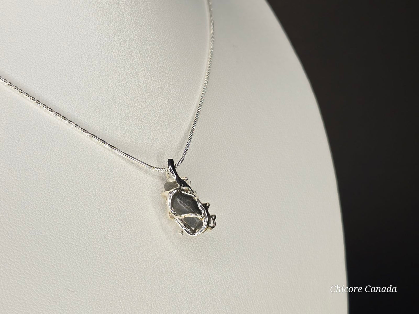 Handmade Delicate Labradorite Natural Stone Pendant Necklace