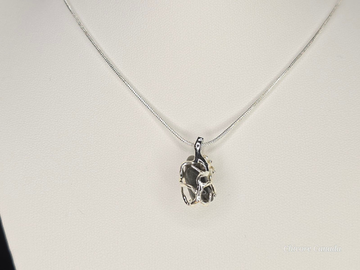 Handmade Delicate Labradorite Natural Stone Pendant Necklace