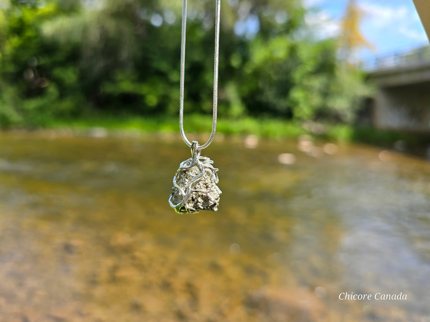 Collier pendentif en pyrite exquis fait à la main - Une élégance luxueuse dans chaque détail