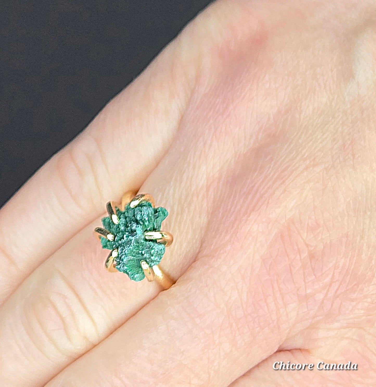 Sculpted by Nature – Elegant Raw Malachite Ring with Adjustable Band